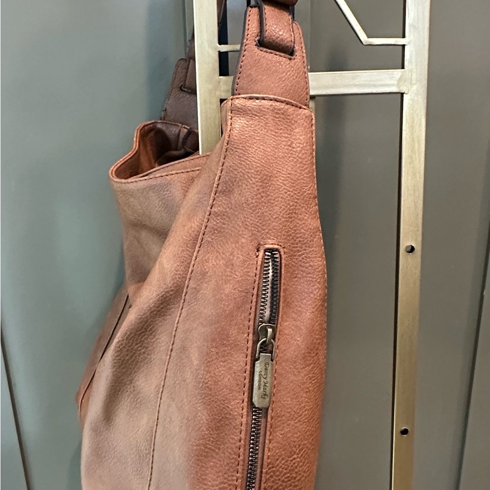 Darcy Marks Elegant Tan Leather Hobo Bag - Picture 4 of 7